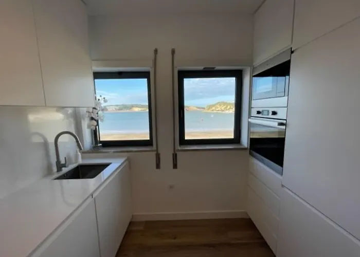 Em Frente A Sao Martinho do Porto