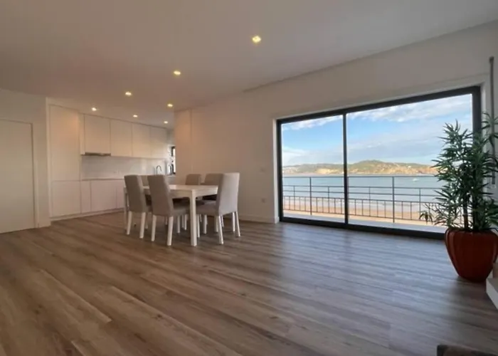 Em Frente A * Sao Martinho do Porto